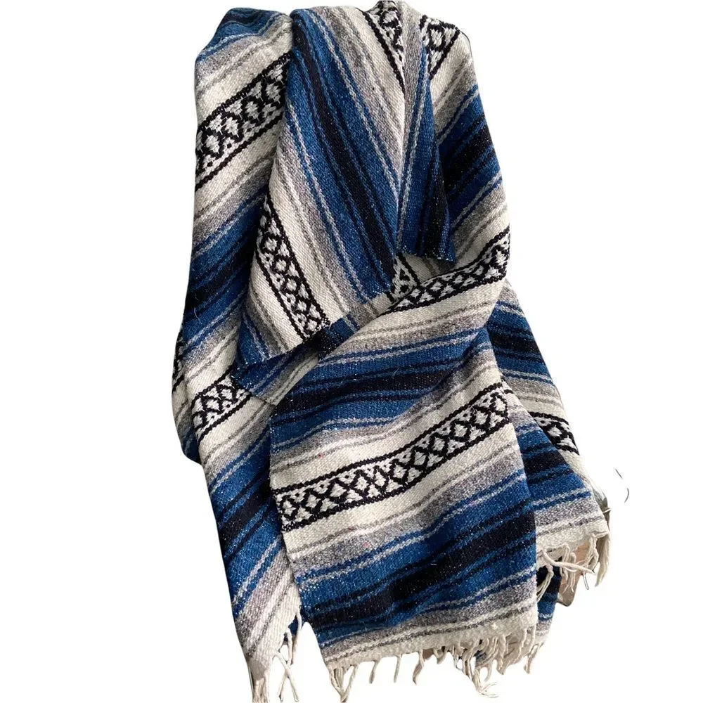 Aztec Pattern Design Throw Rug Blanket Unmarked - Picture 2 of 8